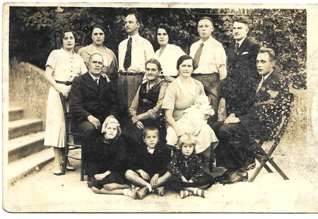 Merharjeva družina med vojnama